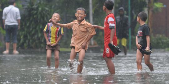 Sepekan kebanjiran, Jokowi klaim air mulai surut 50 persen