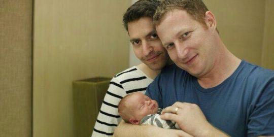 65 Bayi dari pasangan gay Israel terjebak di Thailand