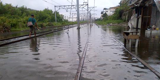 KAI: Banyak perjalanan kereta terganggu gara-gara banjir