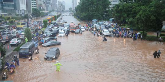 Banjir ganggu 24 pusat belanja Jabodetabek, omzet ritel anjlok