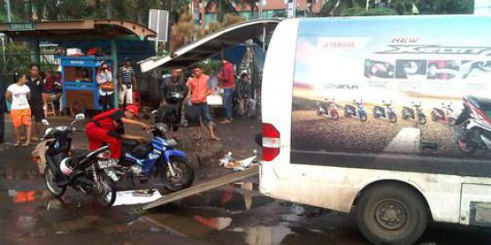 Mekanik Yamaha bantu semua merek motor di lokasi banjir