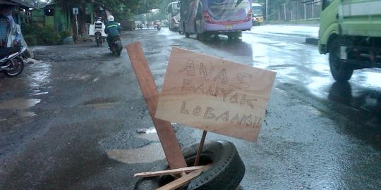 Dua hari terendam banjir, jalur Pantura banyak lubang