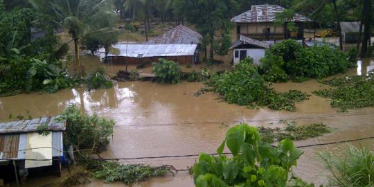 Banjir bandang itu menyapu nyawa yang ingin selamatkan galon air