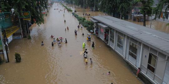 Hujan di pagi hari, sejumlah ruas jalan tergenang dan macet