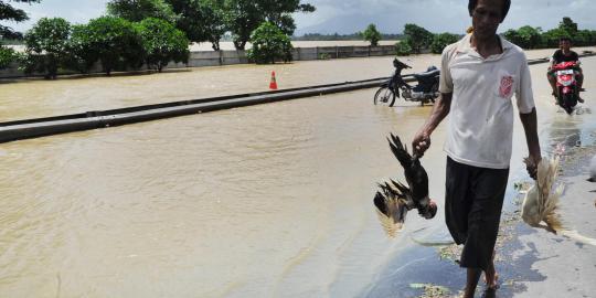 Belum ada bantuan, korban banjir di Indramayu terlantar