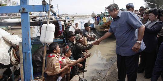 SBY beri korban banjir di Karawang bantuan senilai Rp 1 M