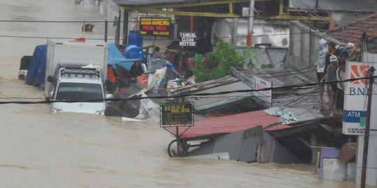 Banjir di Subang, makan di warung nasi pun Rp 37 ribu