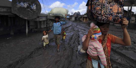 Pengungsi Sinabung minta dibuatkan bilik cinta di pengungsian