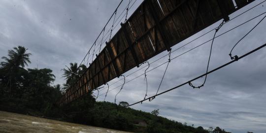 Hujan deras sulitkan pencarian korban jembatan putus di Banten