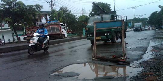 Terkikis air hujan, jalan di Pantura ambles 5 meter