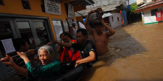 Banyak bantuan mengalir ke Kampung Pulo, pengungsi Cawang iri