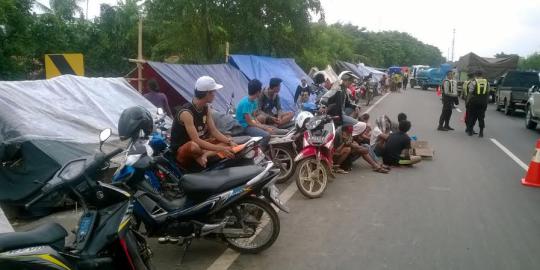 Seribuan korban banjir mengungsi di Tol Merak, lalu lintas macet