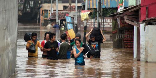 Banjir hingga 2 meter rendam wilayah Kalibata