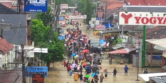 Banjir Kudus meluas di 26 desa, Jalur Pantura Timur tersendat