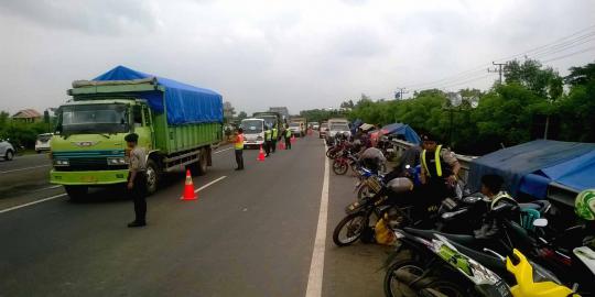 Korban banjir ngungsi di Tol Merak, arus lalin macet hingga 1 km