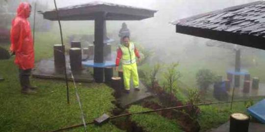 Cianjur longsor, 8 rumah dekat Hotel Puncak Pass rusak