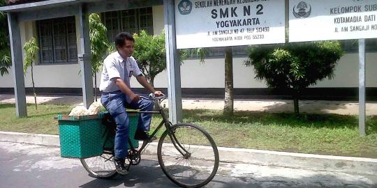 Desi bayar uang masuk SMK dari tabungan jual slondok sejak SD