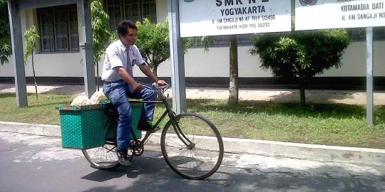 Kisah siswa SMK di Yogya rela jualan slondok untuk biaya sekolah