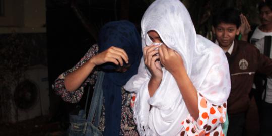 Kuasa hukum: Polisi telepon ibu korban bilang Sitok kangen RW