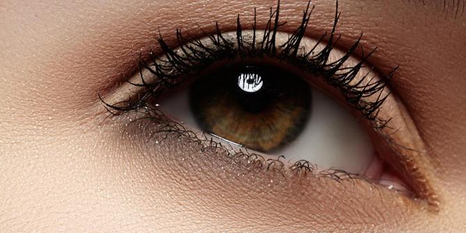 4 Cara membuat bulu  mata  nampak lebih panjang seketika 