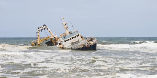 Kapal nelayan KM Putra Waras tenggelam, 1 tewas 2 hilang