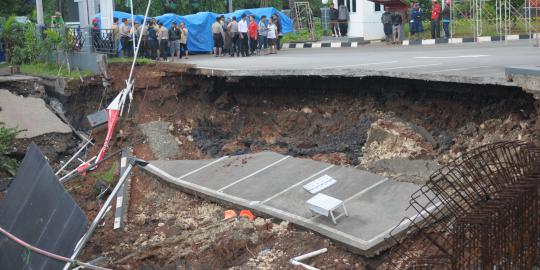 Cipularang ambles di KM 72, kendaraan dialihkan ke jalur Sadang