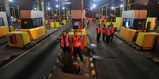 Ruas Tol Cipularang ambles, butuh 3 hari perbaikan