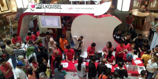 Trikomsel-Telkomsel gelar launching iPhone 5s dan 5c di 3 tempat