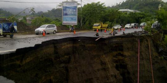 Ambles 25 meter, jalan Ringroad Manado rawan kecelakaan