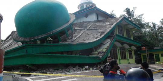 Ini masjid di Banyumas yang roboh akibat gempa Kebumen