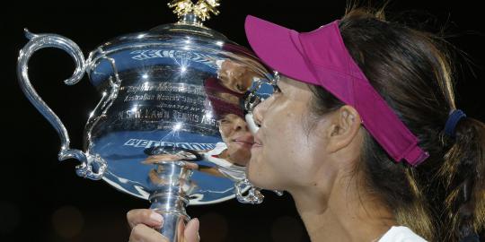Tumbangkan Cibulkova, Li Na angkat trofi Australian Open 2014