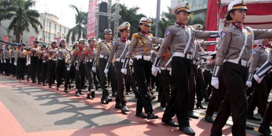 Aksi polisi cilik dan marching band Akpol di Bundaran HI