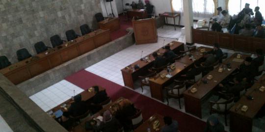 APBD belum cair, DPRD Tangerang urunan beli konsumsi paripurna