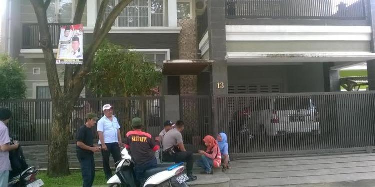 Geledah Rumah Anak Buah Adik Atut Kpk Sita Innova Merdekacom