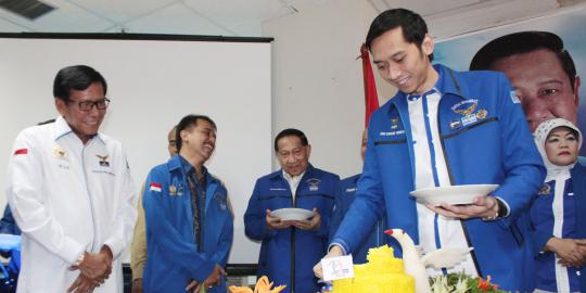 Temui petani Ngawi, Ibas makan nasi jagung