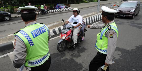 Hindari razia di JLNT, pemotor putar balik hingga jatuh