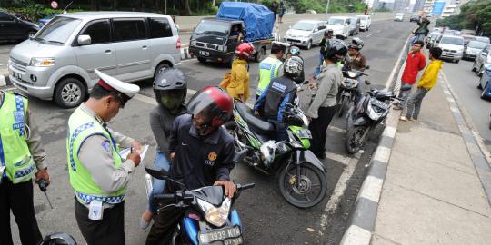 Tak terima ditilang di JLNT, pemotor adukan polisi ke Kompolnas