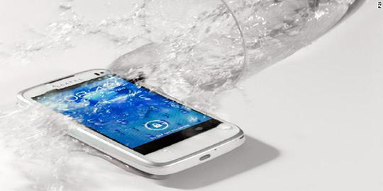 Dengan teknologi ini, smartphone apapun dapat dibawa berenang