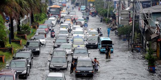 Banjir, Jalan Raya Poltangan Pasar Minggu nyaris lumpuh