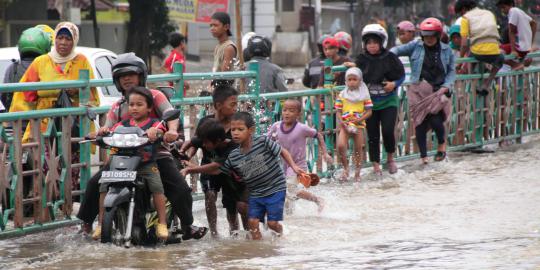 Banjir hingga 50 cm, jalan Cipulir-Ciledug ditutup