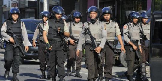 Imlek, polisi bersenjata lengkap jaga vihara di Bandung