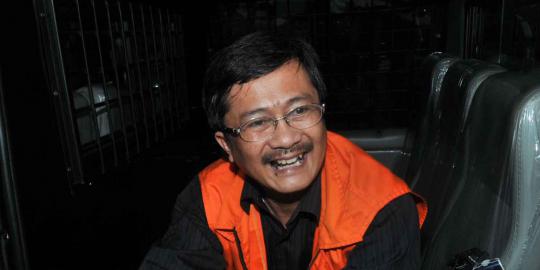 Usai diperiksa, Rudi Rubiandini tebar senyuman