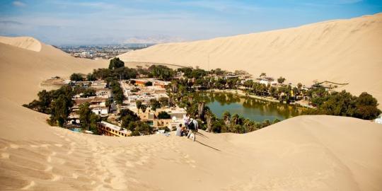 Huacachina, oasis yang jadi surga backpacker di Peru