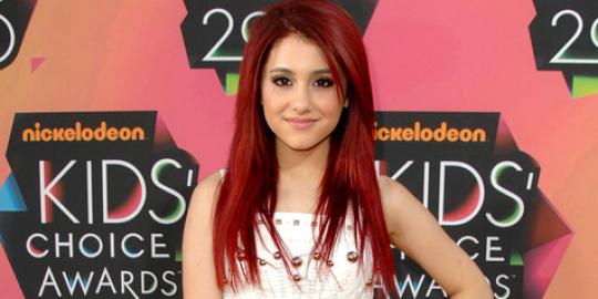 Ini sosok penting di balik album Ariana Grande!