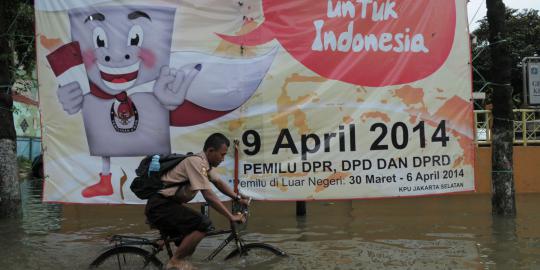 Banjir setengah meter, Kampung Melayu-Casablanca terputus