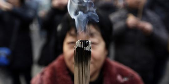 Jutaan warga Beijing sembahyang rayakan Imlek