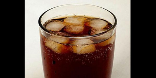 5 kandungan soda yang membahayakan kesehatan ginjal