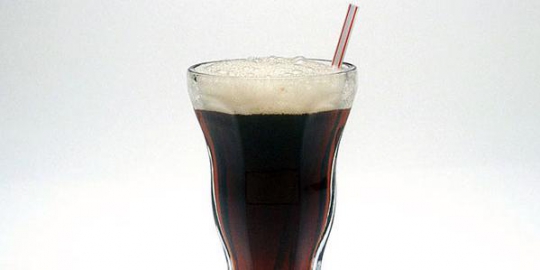 5 kandungan soda yang membahayakan kesehatan ginjal