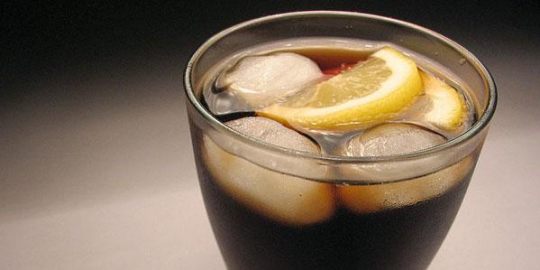 5 kandungan soda yang membahayakan kesehatan ginjal