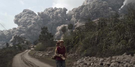 Erupsi dahsyat Gunung Sinabung tewaskan 14 warga